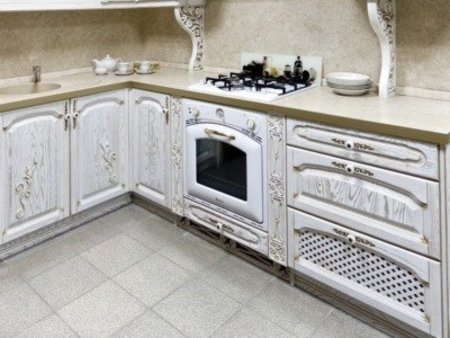 Зістарювання меблевих фасадів: благородність і стиль